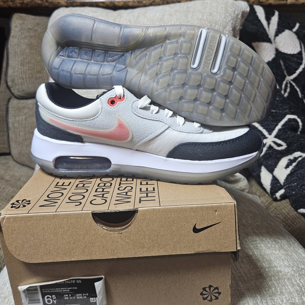 Nike Air Max with Black and Pink Accents - Picture 4 of 8